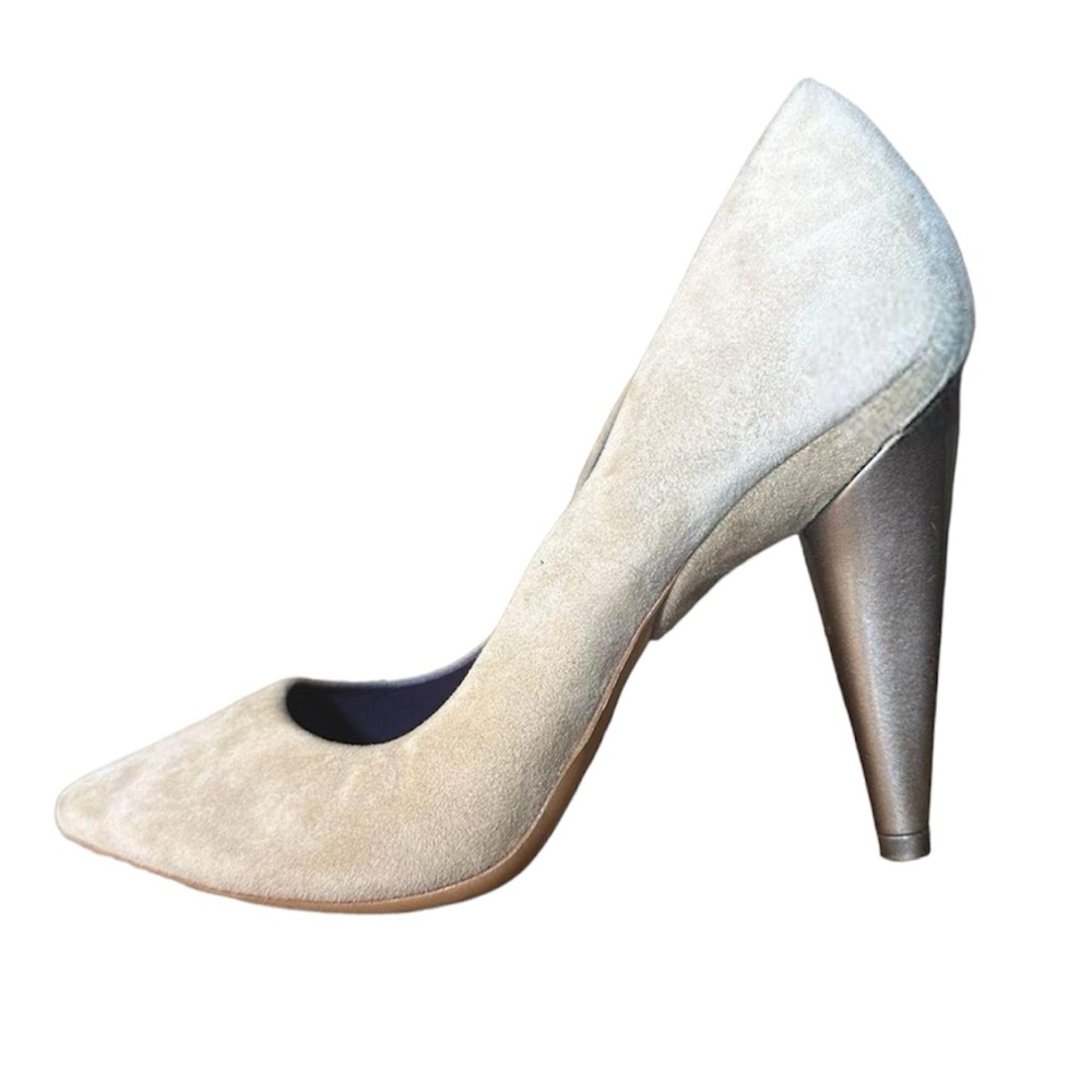 New Vic Matie’ Creal Suede Pumps